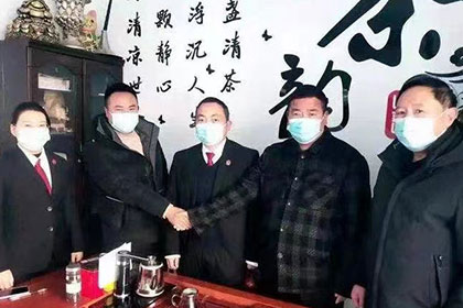 如何联系欠款人的亲属催款？
